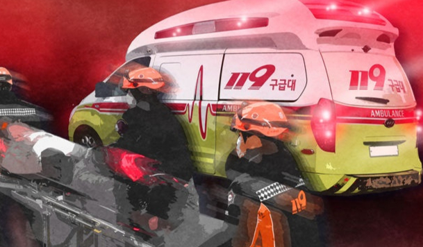 전북 완주군 구이면 국도를 달리던 3.5톤 트럭이 20일 난간을 들이박고 전복되는 사고가 벌어졌다. 사진은 119구급대의 이미지. /사진=뉴시스