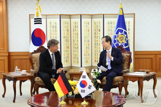 [사진] 한덕수 총리, 독일 부총리 겸 경제기후보호부장관 접견