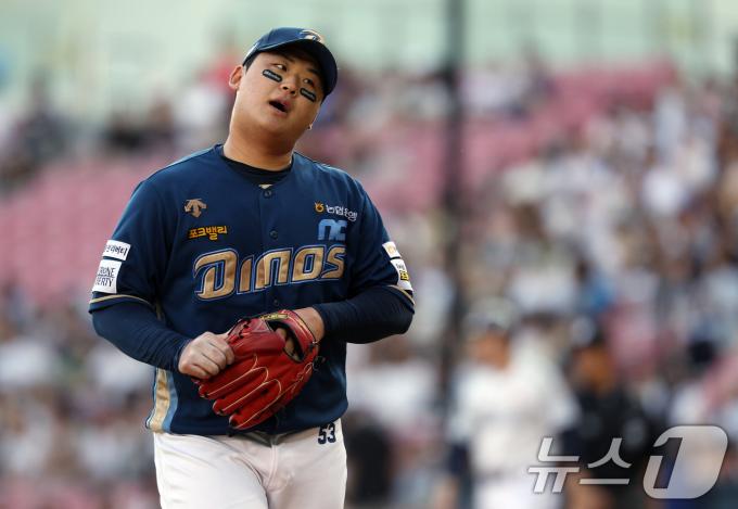 [사진] 신민혁, 고개 갸웃…이상 징조?