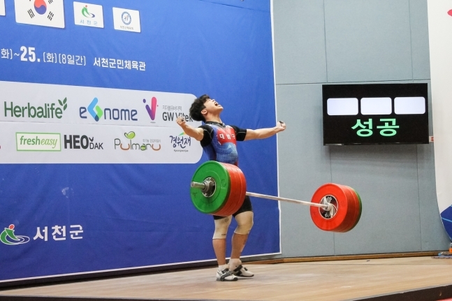 역도 남자 81㎏급 한국 주니어 신기록을 세운 권대희. (대한역도연맹 제공)