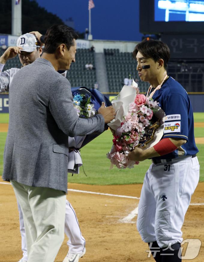 [사진] 새로운 전설 축하 해주는 전설