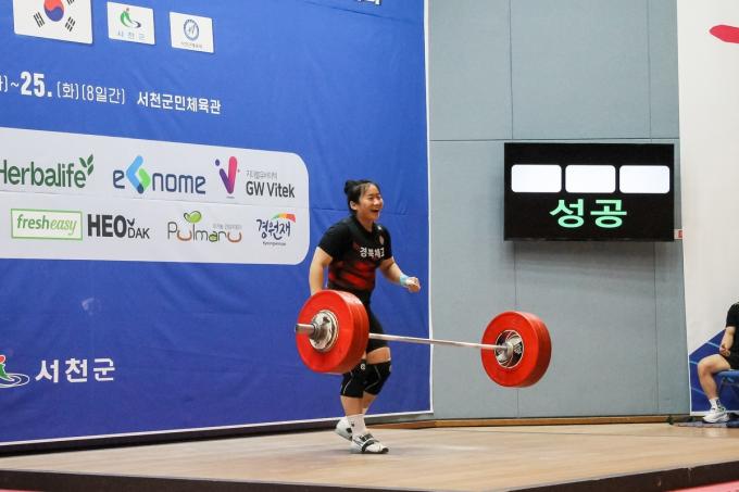 전희수, 역도 여자 76㎏급 한국 학생 신기록 작성. (대한역도연맹 제공)