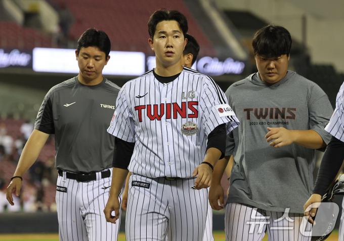 [사진] 유영찬, 아쉬운 패배
