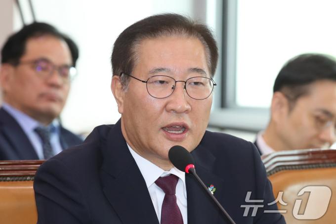 박성재 법무부장관이 21일 오전 서울 여의도 국회에서 열린 법제사법위원회 전체회의 순직 해병 수사 방해 및 사건 은폐 등의 진상규명을 위한 특별검사의 임명 등에 관한 법률안 관련 입법청문회에 증인으로 출석해 의원 질의에 답하고 있다. 2024.6.21/뉴스1 ⓒ News1 이광호 기자
