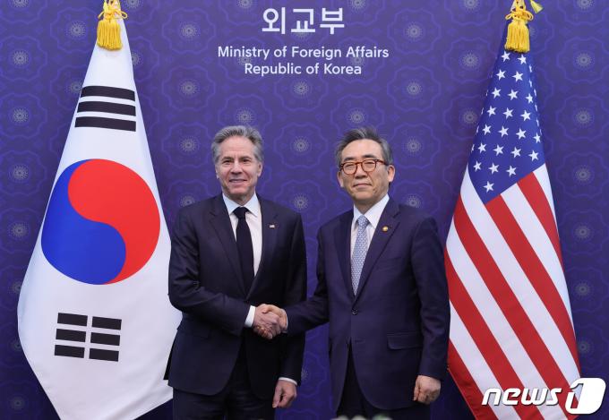 조태열 외교부 장관과 토니 블링컨 미국 국무장관이 지난 3월 18일 서울 종로구 외교부 청사에서 열린 한-미 외교장관 오찬회담에 앞서 기념촬영을 하는 모습(공동취재). 2024.3.18/뉴스1 ⓒ News1 허경 기자