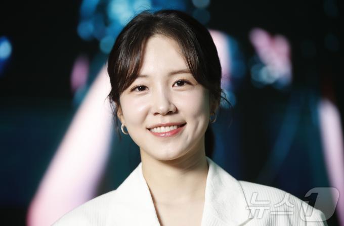[사진] 장예원, 지성 미인의 우아한 미소