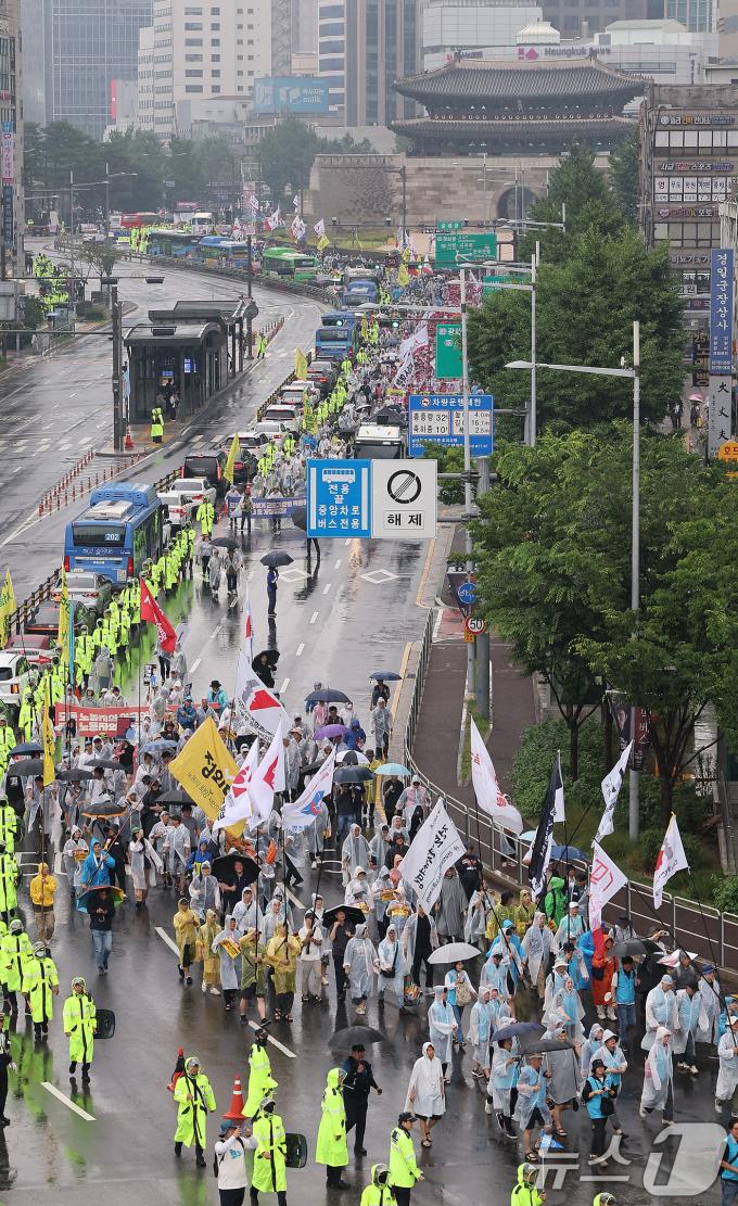 [사진] '전국노동자대회' 마친 뒤 용산 대통령실로