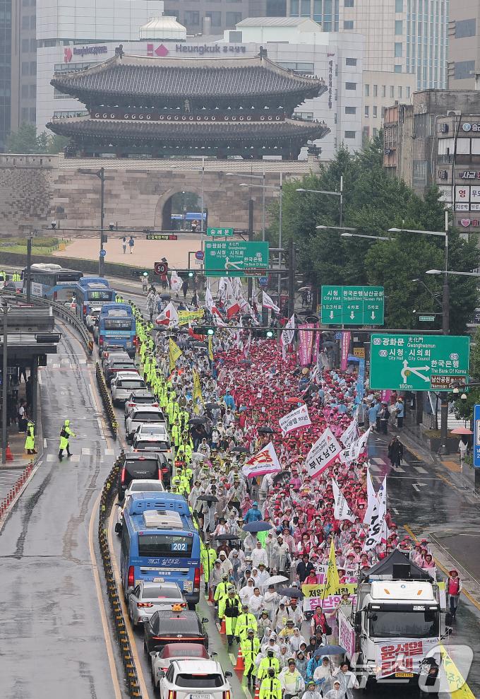 [사진] '전국노동자대회' 마친 뒤 용산 대통령실로