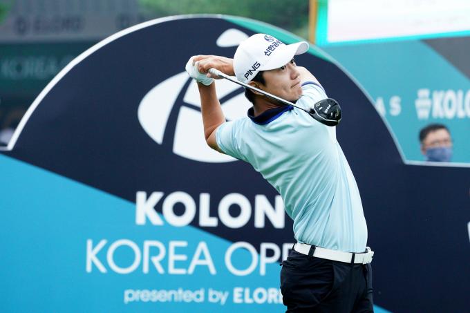 코오롱 제66회 한국오픈 골프선수권 선두에 오른 송영한(대한골프협회 제공)