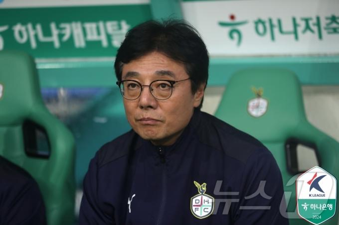 황선홍 대전 하나시티즌 감독이 부임 후 공식 3번째 경기에서 첫 승을 거뒀다. (한국프로축구연맹 제공)