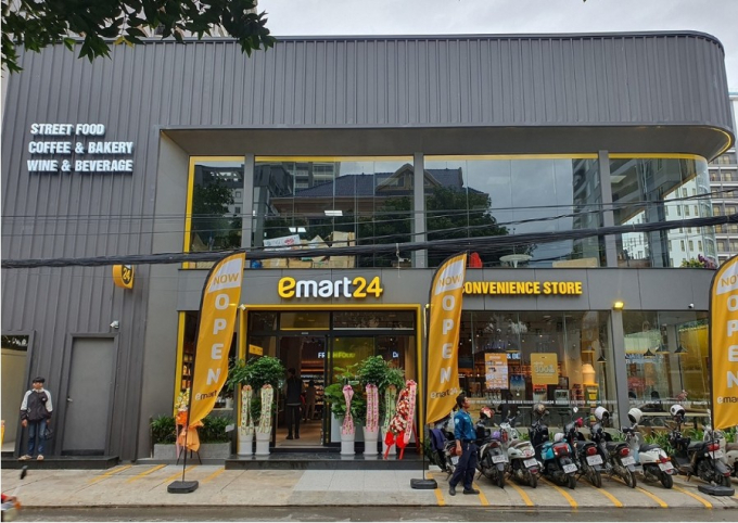 이마트24 캄보디아 1호점./사진=이마트24 제공 