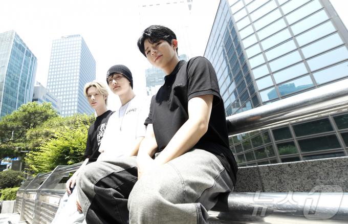 [사진] 빅오션 지석·현진, 초여름 햇살아래 반짝반짝