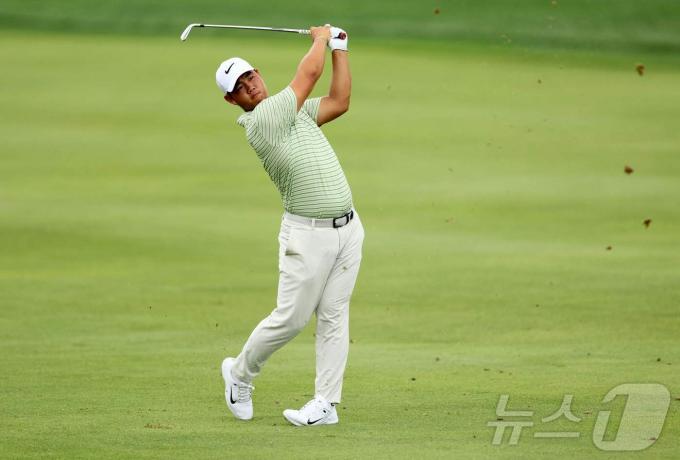 와이어투와이어 우승을 노리는 김주형. ⓒ AFP=뉴스1