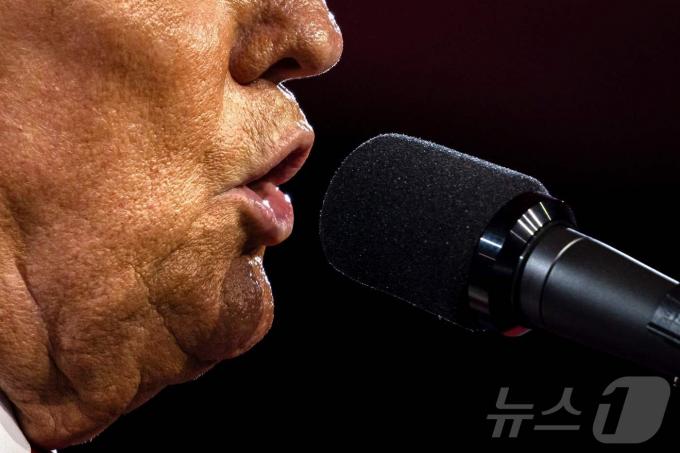 [사진] 기독교 단체 행사서 격정적으로 연설하는 트럼프