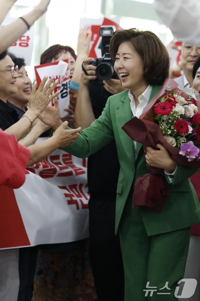[사진] 환하게 웃는 나경원 '승리예감'