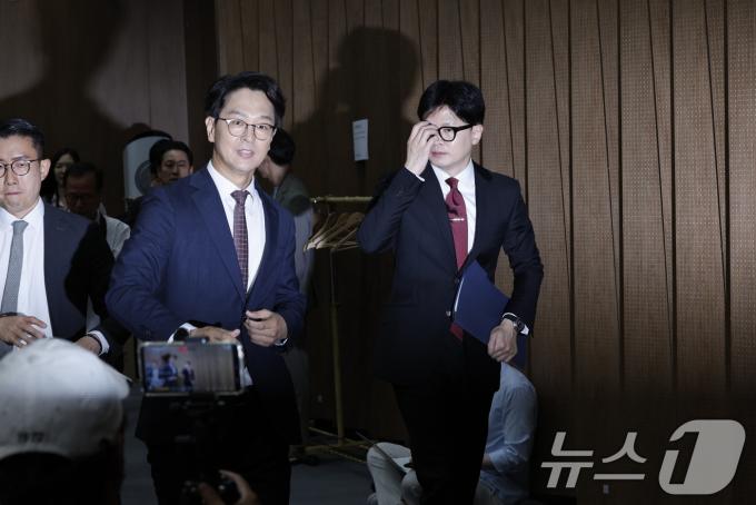 [사진] 한동훈 '출마 선언 하러 갑니다'