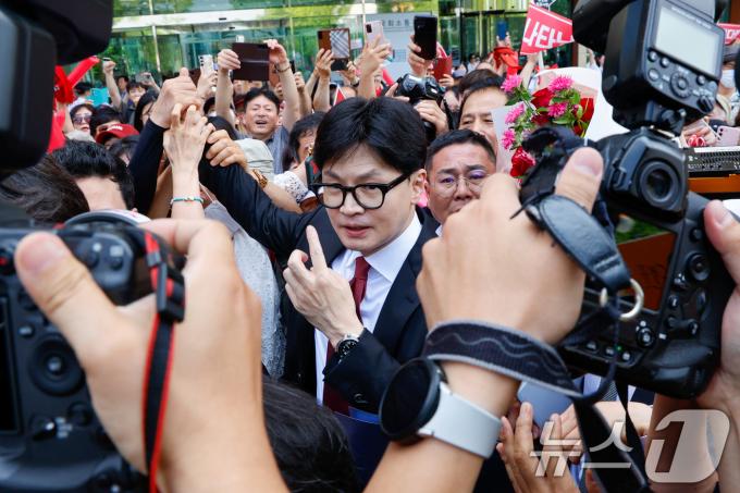 [사진] 한동훈 나타나자 국회 '아비규환'