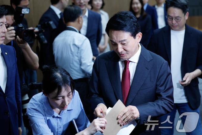 [사진] 당 대표 출마 선언 마친 원희룡