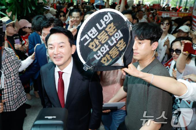 [사진] 원희룡 향해 한동훈 외치는 지지자들