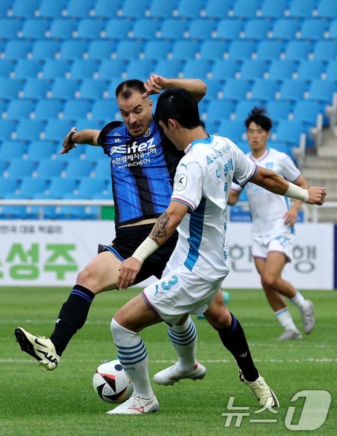 [사진] 이동희 '침착하게'
