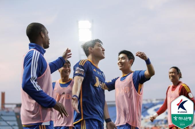 울산 HD의 주민규(가운데)(한국프로축구연맹 제공)