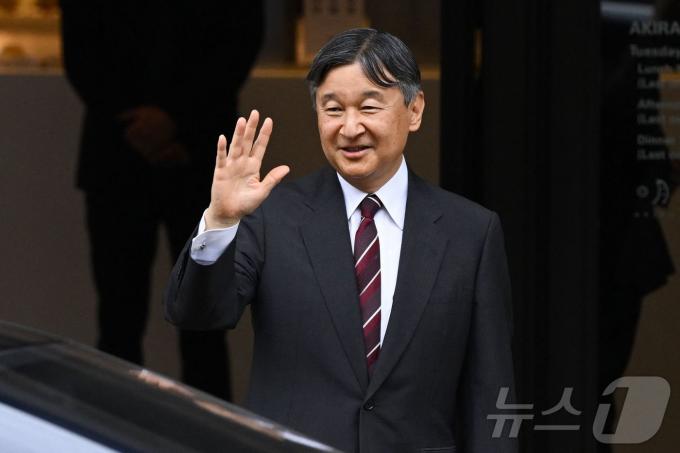 [사진] [포토]영국 국빈방문 나루히토 일왕, 런던서 '하이'