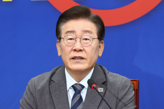 이재명 더불어민주당 대표가 대표직을 사임한다고 밝혔다. 사진은 이 대표가 24일 서울 여의도 국회에서 열린 최고위원회의서 모두 발언 하는 모습. /사진=뉴스1