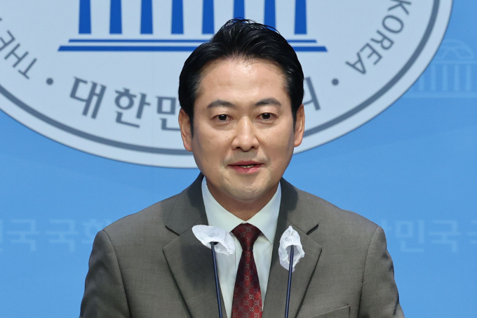 장동혁 국민의힘 의원(충남 보령시서천군)이 24일 최고위원 출마를 알렸다. 사진은 장 의원이 24일 서울 여의도 국회 소통관에서 최고위원 출마 기자회견을 열고 발언하는 모습. /사진=뉴시스