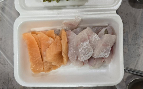부산 자갈치 시장에서 바가지를 당했다는 글이 올라와 공분을 사고 있다. 사진은 온라인 커뮤니티 보배드림에 누리꾼이 올린 사진. /사진=보배드림 캡처