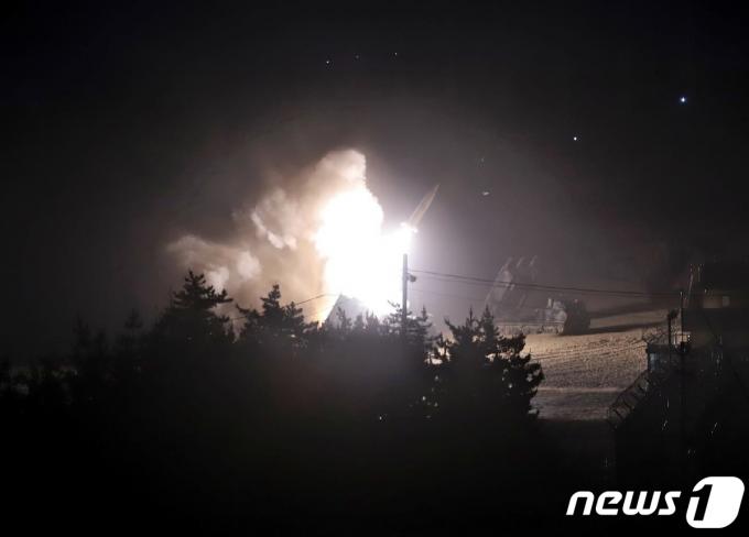 한미 양국 군이 2022년 6월 북한의 단거리탄도미사일 무력도발 대응 차원에서 에이태큼스(ATACMS) 8발을 동해상으로 쐈다(주한미군 제공) <자료사진>. 2022.6.6/뉴스1