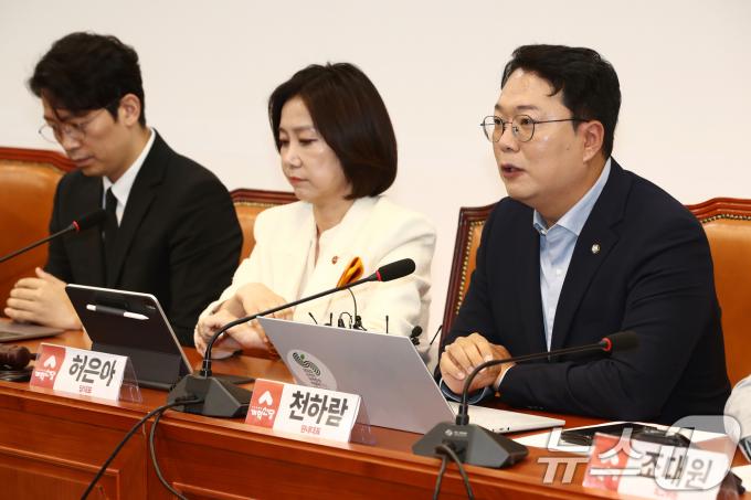 천하람 개혁신당 원내대표가 서울 여의도 국회에서 열린 최고위원회의에서 발언을 하고 있다. 2024.6.19/뉴스1 ⓒ News1 이광호 기자