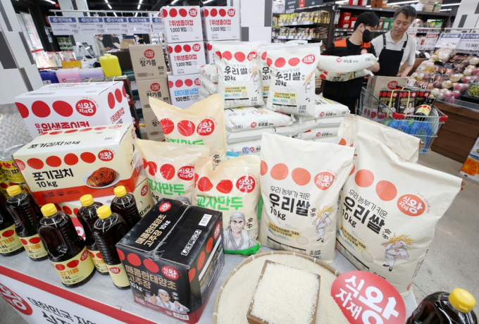사조그룹이 식자재 유통과 단체급식 기업 푸디스트를 인수한다고 25일 밝혔다. 사진은 푸디스트가 운영하는 식자재 유통분야 1위 브랜드 '식자재왕' 매장. /사진=뉴시스