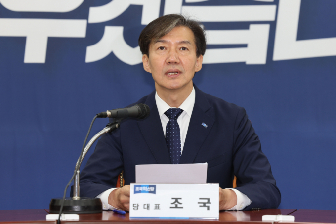 조국 조국혁신당 대표가 남북관계를 진전시키기 위한 유화책이 필요하다고 밝혔다. 사진은 24일 오전 서울 여의도 국회에서 열린 최고위원회의에서 조 대표가 발언하는 모습. /사진=뉴시스