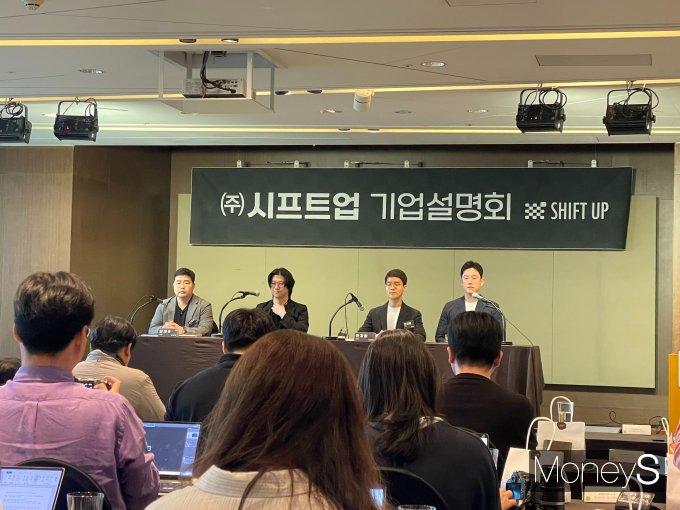 (왼쪽부터) 안재우 시프트업 CFO, 김형태 CEO, 민경립 CSO, 유준석 CBO. /사진=이재현 기자
