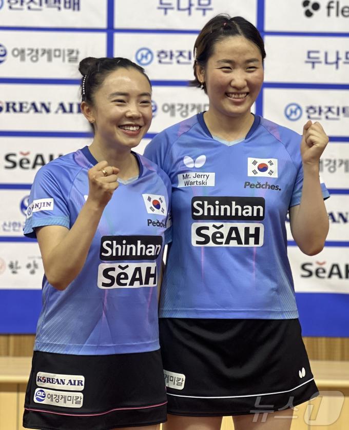 여자 탁구 대표팀의 전지희(왼쪽)와 이은혜. 2024.6.25/뉴스1 ⓒ News1 이상철 기자