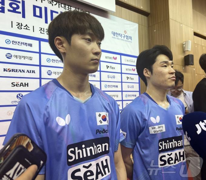 남자 탁구 대표팀의 조대성(왼쪽)과 장우진. 2024.6.25/뉴스1 ⓒ News1 이상철 기자