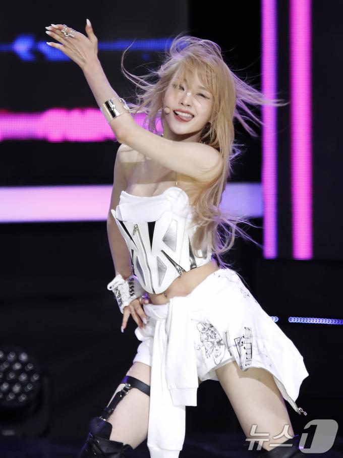 [사진] 우아 나나, 나에게 빠져봐