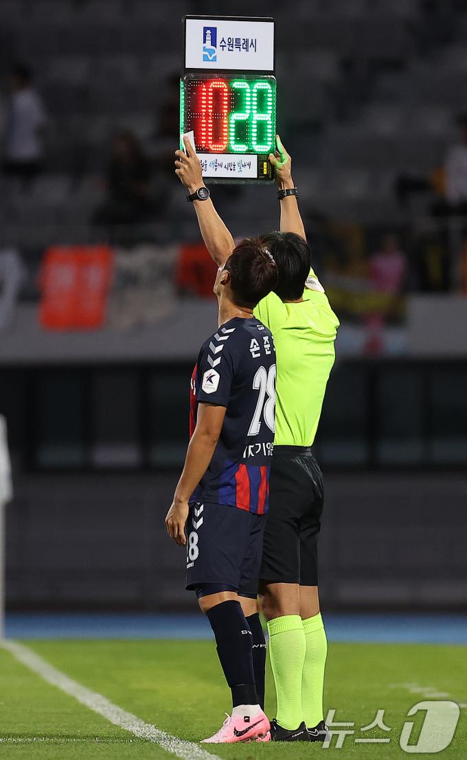[사진] 손준호, 국내 복귀 후 홈 팬들 앞에서 첫 선