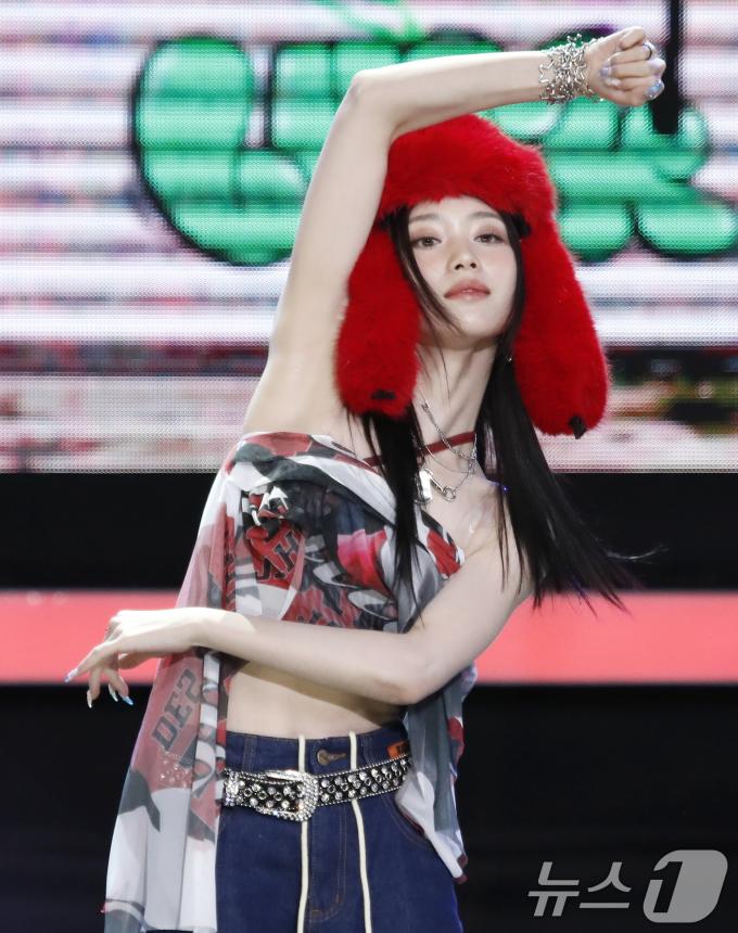 [사진] 샤오팅, 돋보이는 무대