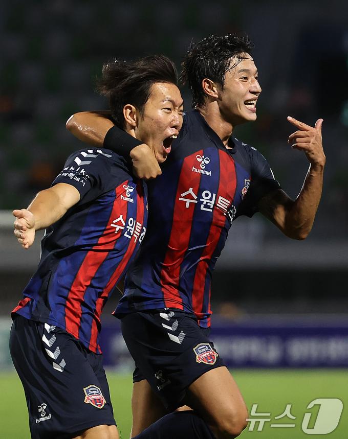[사진] 수원FC, 5위 자리 굳힌다!