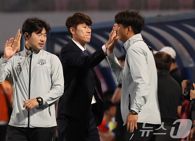 [사진] 김은중 감독, 우리가 승리했어!