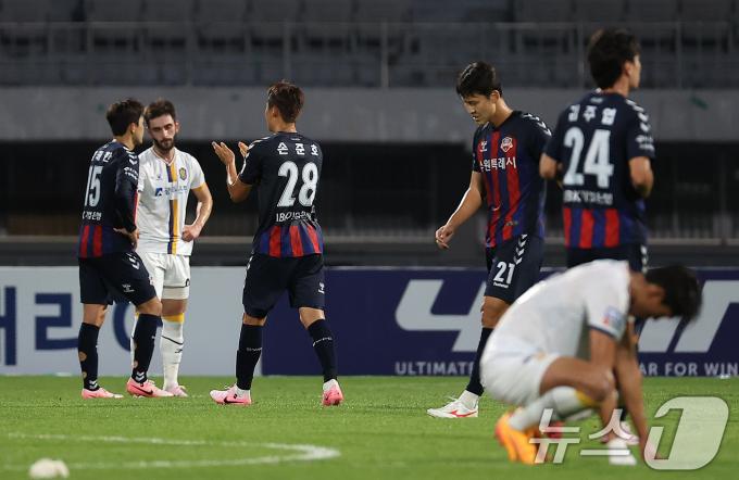 [사진] 수원FC, 손준호 홈 데뷔전 1대0 승리!