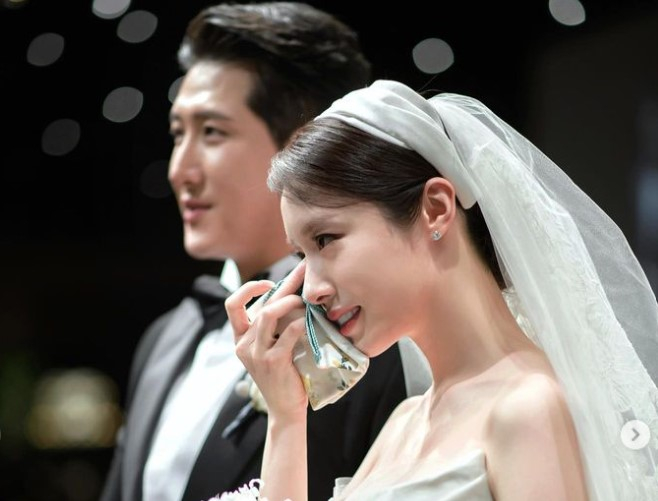그룹 티아라 출신 가수 겸 배우 지연과 야구선수 황재균이 결혼 2년 만에 이혼설에 휩싸였다. /사진=지연 인스타그램