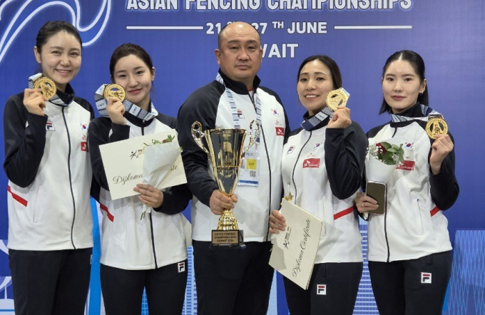 한국 펜싱 여자 에페 대표팀이 아시아 펜싱 선수권대회 단체전 정상에 올랐다. /사진= 대한펜싱협회