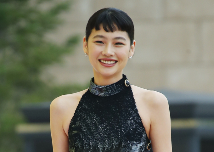  넷플릭스 시리즈 '오징어 게임'으로 주목 받은 배우 정호연의 할리우드 진출작 '누군가는 알고 있다'(원제:Disclaimer)가 오는 10월 공개된다.사진은 지난 2022년 인천 중구 파라다이스시티에서 열린 '제1회 청룡시리즈어워즈(Bluedragon Series Awards)'에 참석한 모델 정호연. /사진=뉴스1