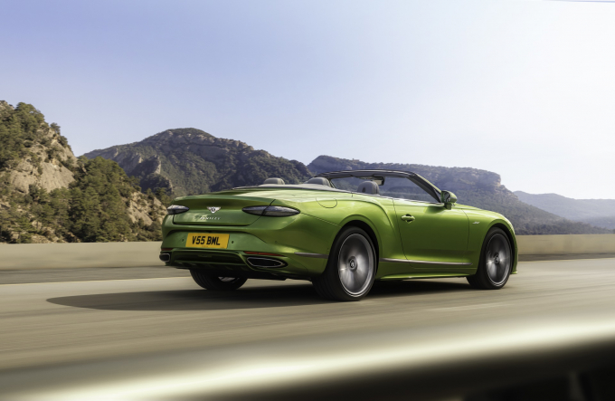 함께 공개된 컨티넨탈 GT 스피드 컨버터블 모델 /사진=벤틀리