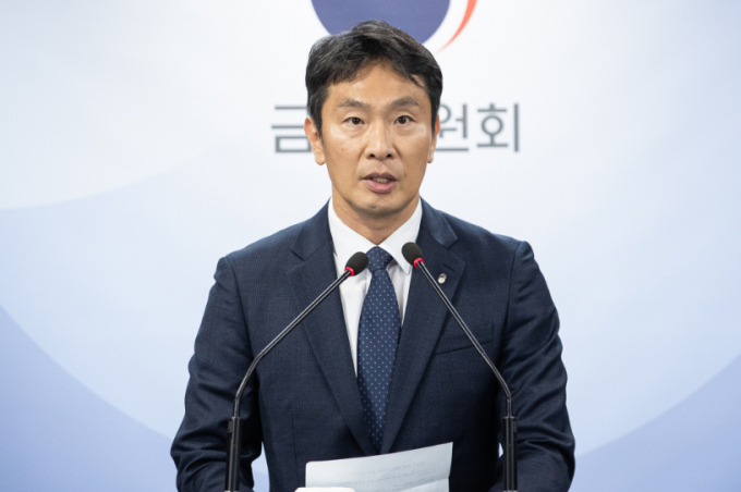 금융감독원이 특사경 수장을 국장급으로 승격시키는 등 자본시장 현안 관리를 강화한다. 사진은 지난해 11월5일  서울 종로구 정부서울청사 브리핑룸에서 열린 내년 상반기까지 공매도 전면 금지 관련 브리핑에서 관행화된 무차입 공매도 관련 입장을 밝히는 이복현 금융감독원장. /사진=뉴스1 