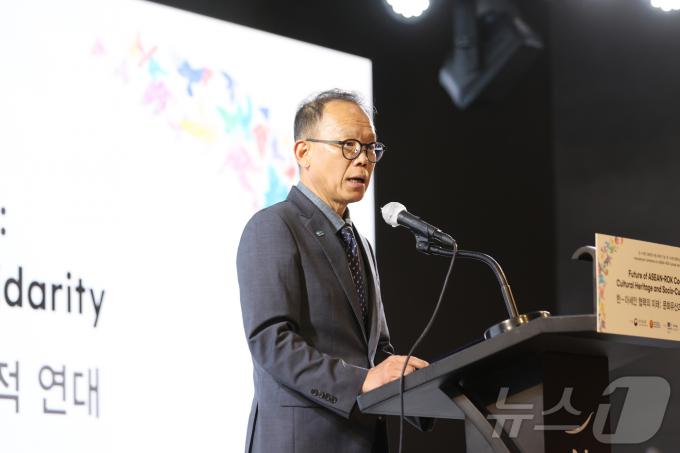 [사진] 폐회사 하는 이경훈 국가유산청 차장