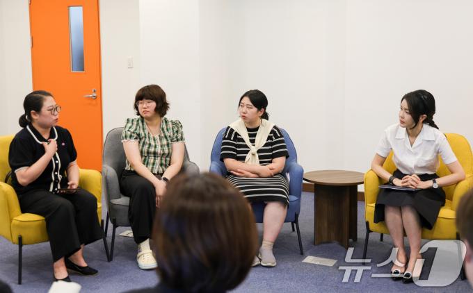 [사진] 김건희 여사, '회복과 위로를 위한 대화' 간담회