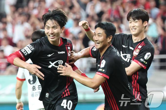 [사진] FC 서울 박성훈 '짧았던 득점의 기쁨'